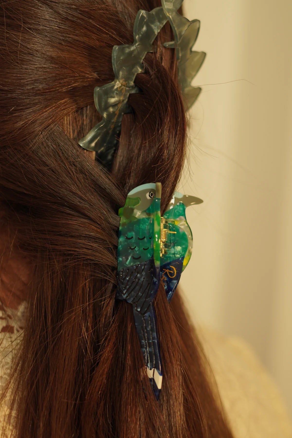Ni de aquí ni de allá Hairclip Renesme
  - Acetato de Celulosa